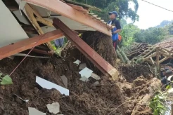 Tiga Rumah di Lembang Tertimbun Longsor, Puluhan Warga Mengungsi