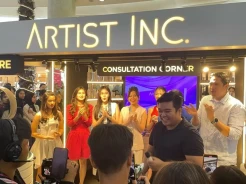 Aktor Tampan Marcel Chandrawinata dan Teman Artis Buka Rahasia Kulit Sehatnya