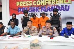 Astaga! Suami Serahkan Istrinya Disetubuhi Dukun Gegara Santet