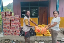 Ratusan Warga Kampung...