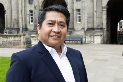 Handphone dan Paradoks Hubungan Sosial Kita
