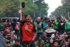 Tolak Pemotongan 10%,...