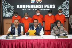Kontroversi Polda DIY,...