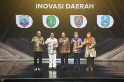 Pejabat Tampil dengan Ciri Khas Lewat Busana di Pemimpin Daerah Awards 2025