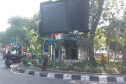 Imbas Demo Ricuh di Surabaya, Pos Polisi dan Fasilitas Umum Dirusak serta Puluhan Motor Dibakar