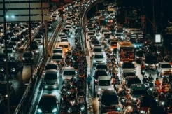 Bolehkah Salat di Atas Kendaraan saat Terjebak Macet?