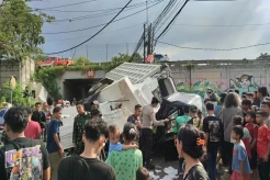 Truk Terjun dari Tol Tangerang-Merak Timpa Mobil Pikap, 5 Orang Jadi Korban