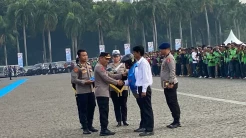 Kapolri Pimpin Apel...