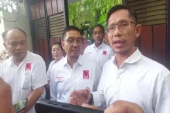 Jokowi Tunjukkan Ijazah UGM ke Relawan Projo, Budi Arie: Asli-asli