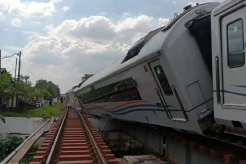 Kronologi Lengkap KA Purwojaya Rute Gambir-Kroya Anjlok hingga Bogie Roda Terlepas