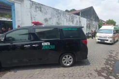 Jenazah Raja Keraton Solo PB XIII Dibawa Masuk ke Sasono Putro