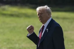Trump Teken Perintah...