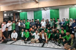 Safari Ramadan, Waketum PPP Kunjungi Sejumlah Pesantren di Bandung