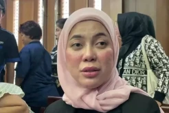 Tampil Berhijab, Dokter...