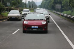 Modal Baterai 500 KM dan Rangka Tulang Naga, Aion UT Pimpin Pasar Hatchback Listrik