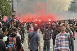 Massa Buruh Masih Demo di Depan Gedung DPR, Arus Lalin Tol Dalam Kota Padat
