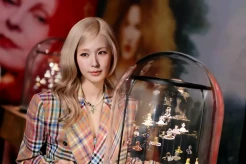Saat Bintang k-Pop Miyeon Terkesima Koleksi Ikonik Vivienne Westwood di Macau Exhibition