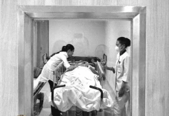 Nadiem Jalani Operasi seusai Dituntut 18 Tahun Penjara, Istri Setia Menemani