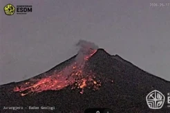 Ngeri! Penampakan Gunung Merapi Muntahkan 2 Kali Awan Panas Wedus Gembel