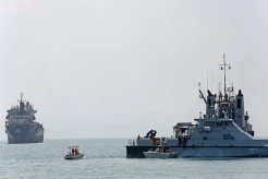 Iran Serang Kapal Perang AS di Teluk Oman yang Diklaim sebagai Pusat Komando Amerika