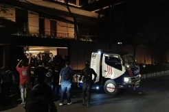 Dua Truk Towing Masuk Rumah Silmy Karim saat KPK Lakukan Penggeledahan