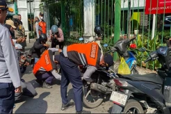 Tertibkan Parkir Liar...