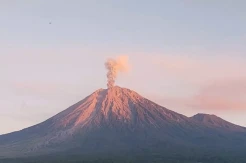 Gunung Semeru Erupsi,...