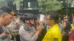 Hendak Demo di Bundaran HI, Mahasiswa Diadang Polisi di Depan UOB Plaza