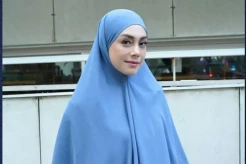 Momen Celine Evangelista Bimbing Anaknya Belajar Wudhu dan Salat Tuai Pujian Warganet