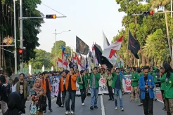 Aliansi Mahasiswa Menjawab...