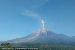 Gunung Semeru Kembali Erupsi Pagi Ini, PVMBG: Waspadai Awan Panas dan Guguran Lava