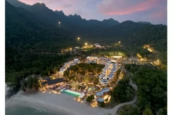 Resor Baru di Tepi Pantai...