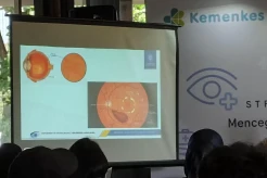 Penglihatan Kabur Belum...