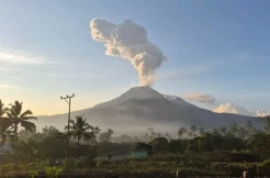 Gunung Lewotobi Laki-laki Erupsi, Ketinggian Abu Mencapai 1.600 Meter