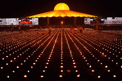 Susunan 330.000 Lilin Berbentuk Bumi di Kuil Dhammakaya Thailand