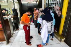 Persiapan PTM Semester Genap, Toko Seragam Sekolah Diserbu Pembeli