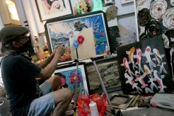 Menyulap Limbah Plastik Jadi Karya Seni