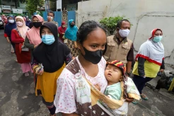 Melihat Semangat Emak-emak Rela Antre Minyak Goreng Murah di Johar Baru