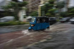 Drainase Tak Berfungsi, Banjir Rendam Jalan Cikini Raya
