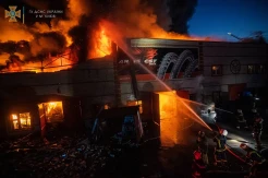 Rusia Ngamuk, Gedung Pertokoan di Kiev Porak-poranda Hangus Terbakar