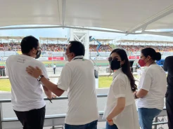 Keren, Wamenparekraf Angela Tanoesoedibjo Pakai Produk Fashion Lokal saat Nonton MotoGP di Mandalika