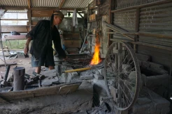 Geliat Pande Besi Tradisional Bertahan di Tengah Pandemi