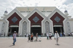 Beribadah Sambil Menikmati Keindahan Masjid At-Tin di Jakarta Timur