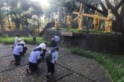 Jalan Salib Mandiri di Kediri