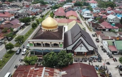 Dibangun Bersamaan, Masjid dan Gereja Ini Memiliki Satu Tembok