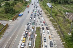 Antrean Kendaraan di Gerbang Tol Bakauheni Selatan
