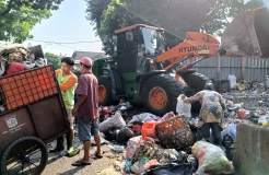 Libur Lebaran, 150 Ton Sampah Diangkut dari Penampungan Sampah Rawajati