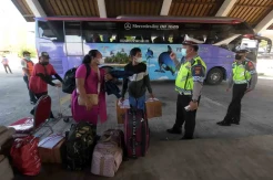 Arus Balik Lebaran di Terminal Mengwi Bali