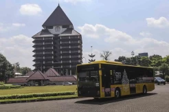 Dukung Presidensi G20, UI dan MAB Serahkan Bus Listrik