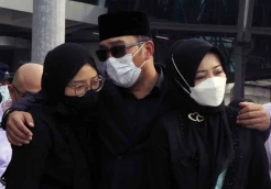 Pilu Atalia dan Camillia Sambut Peti Jenazah Eril di Bandara Soetta